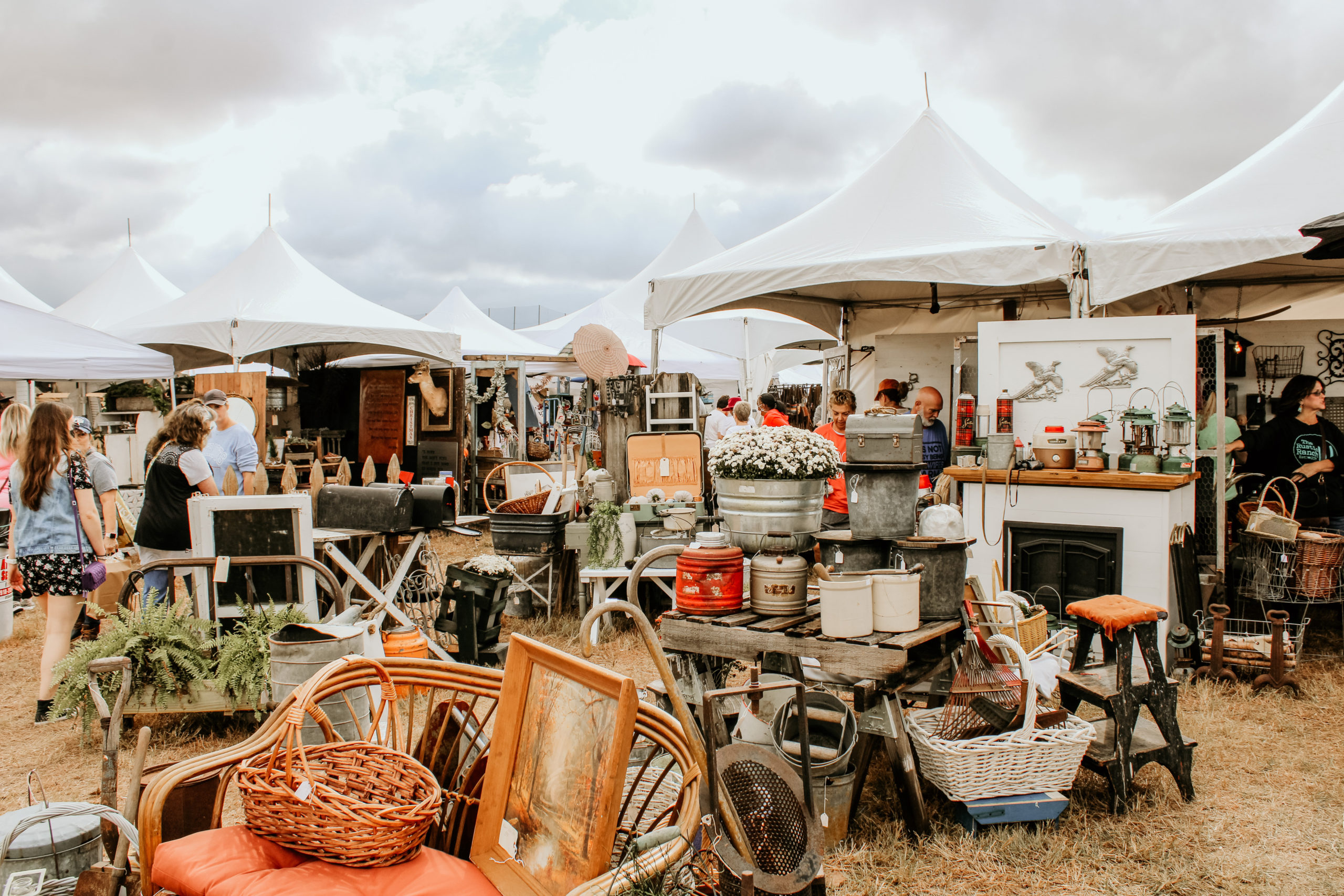 The Top 5 Benefits of Selling At A Vintage Garage Sale!